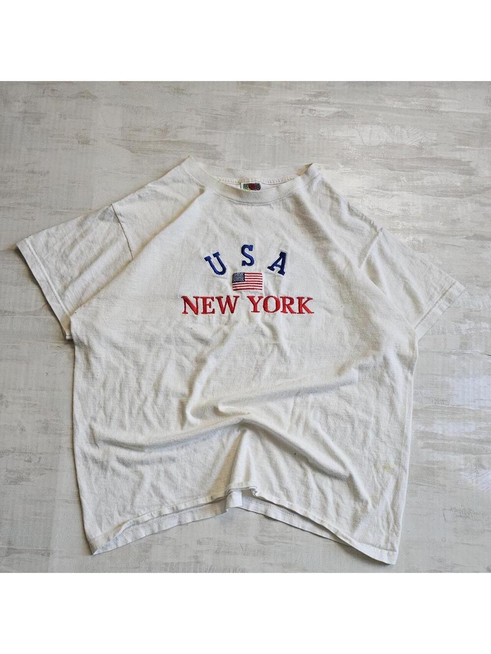 Title: vintage white cotton fruit of loom new York usa branded t shirt